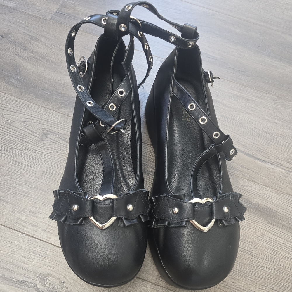 Heart Buckle Mary Jane Platform Black Shoes Womens Size 8.5 Goth Batwings - Picture 2 of 9